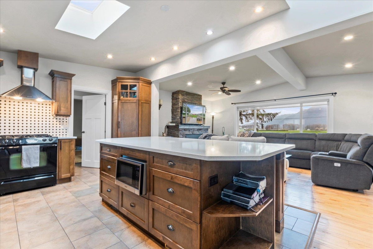 Dining Area Photo of 5844 Blackburn Road, Chilliwack, BC
