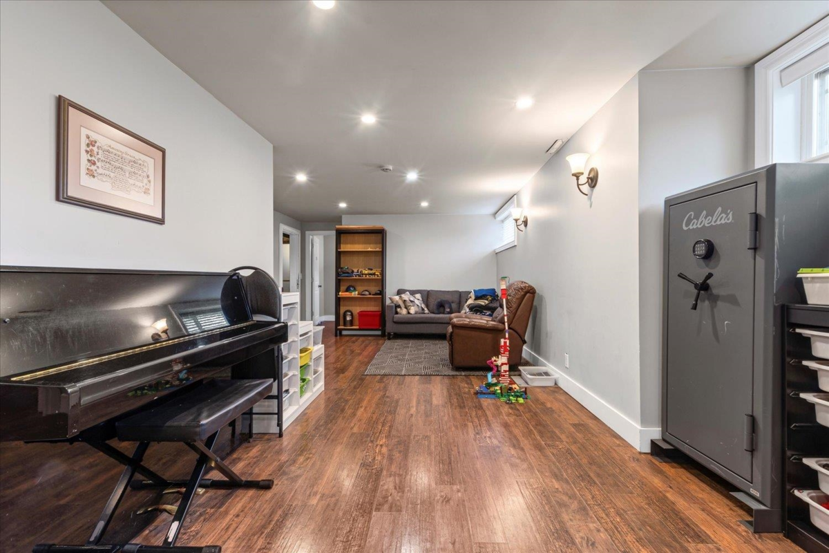 Entry Foyer Photo of 5844 Blackburn Road, Chilliwack, BC