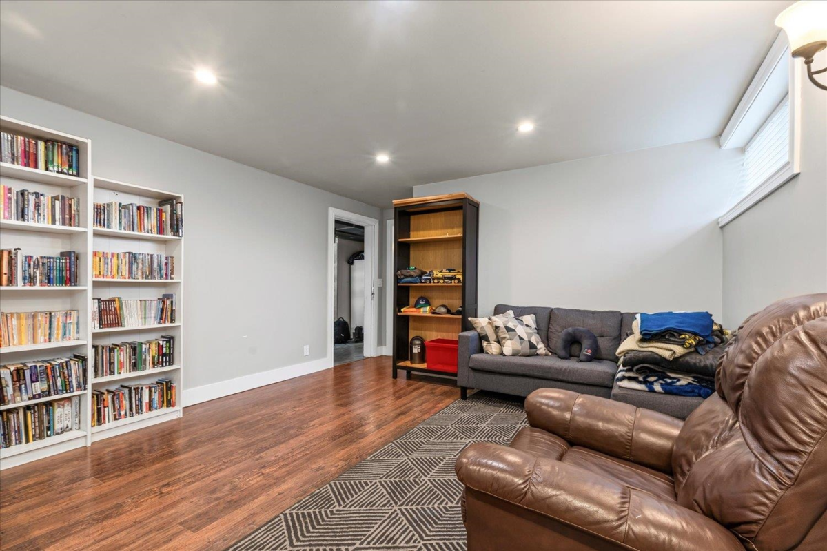 Hallway Photo of 5844 Blackburn Road, Chilliwack, BC