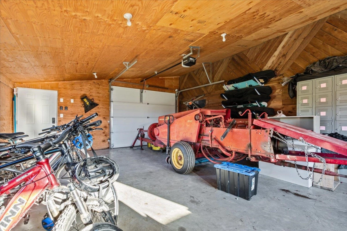 Hot Tub / Spa Photo of 5844 Blackburn Road, Chilliwack, BC