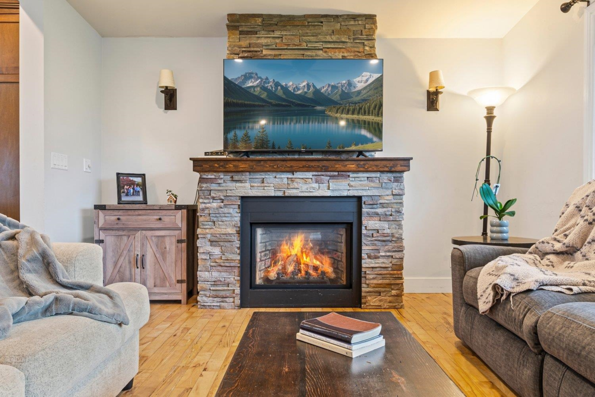 Kitchen Island Photo of 5844 Blackburn Road, Chilliwack, BC