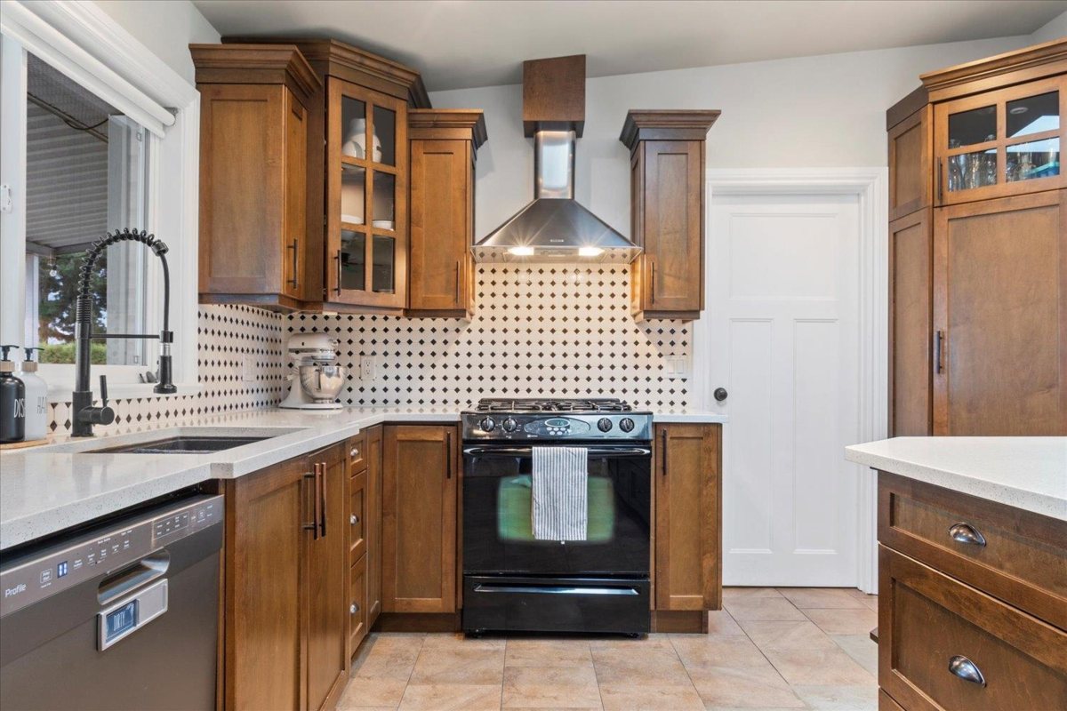 Living Room Photo of 5844 Blackburn Road, Chilliwack, BC