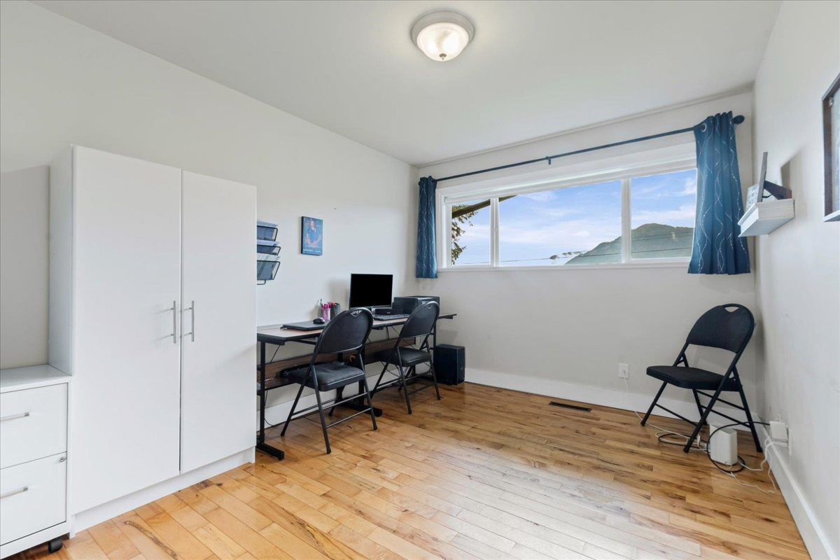 Powder Room Photo of 5844 Blackburn Road, Chilliwack, BC