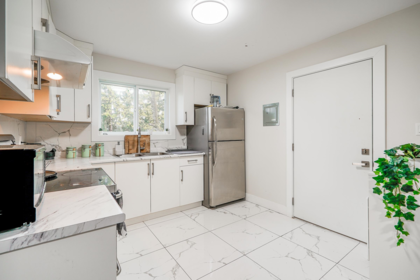 Hallway Photo of 15270 84a Avenue, Surrey, BC