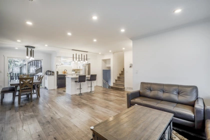 Kitchen Island Photo of 15270 84a Avenue, Surrey, BC