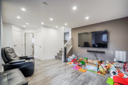 Laundry Room Photo of 15270 84a Avenue, Surrey, BC