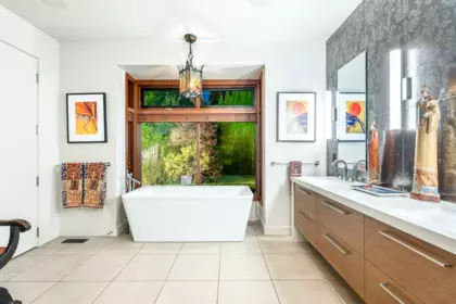 Mudroom Photo of 389 Moyne Drive, West Vancouver, BC