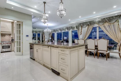 Entry Foyer Photo of 1175 Eyremount Drive, West Vancouver, BC