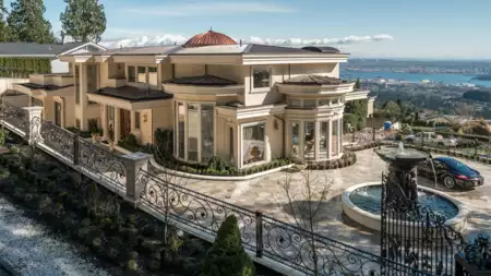 Front exterior of 1175 Eyremount Drive, West Vancouver, BC