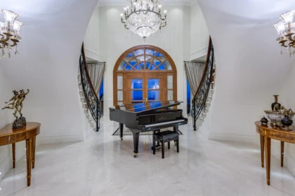Primary Bedroom Photo of 1175 Eyremount Drive, West Vancouver, BC