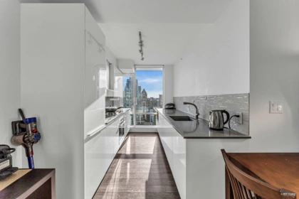 2206 1283 Howe Street, Vancouver, BC, Vancouver — Apartment/Condo for sale