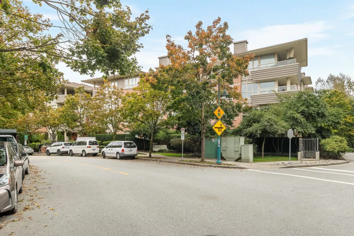 Outdoor Patio Photo of 419 801 Klahanie Drive, Port Moody, BC