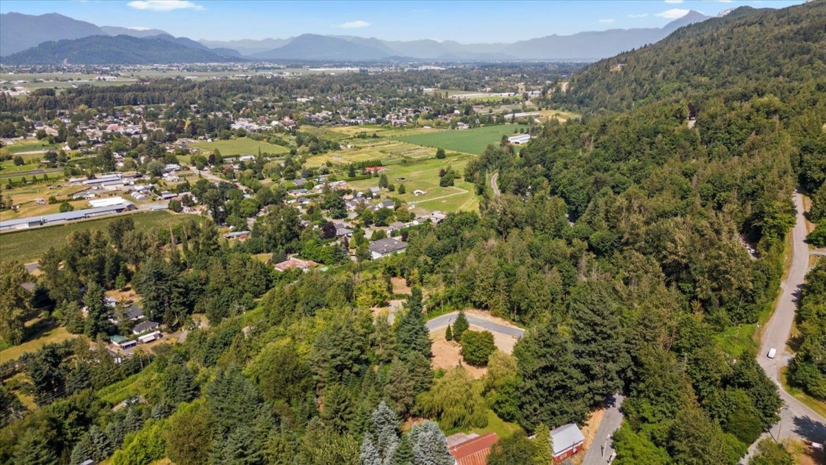 Guest Bathroom Photo of 42205 Majuba Hill Road, Chilliwack, BC