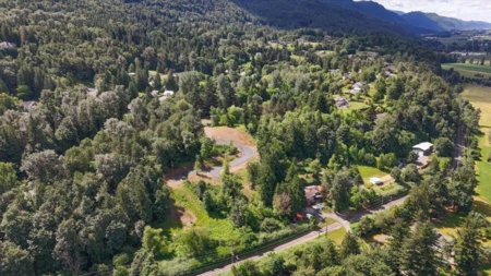 Hot Tub / Spa Photo of 42205 Majuba Hill Road, Chilliwack, BC