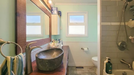 Powder Room Photo of 333 Louellen Street, New Westminster, BC