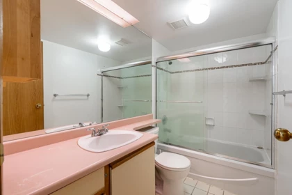 Guest Bathroom Photo of 906 1026 Queens Avenue, New Westminster, BC