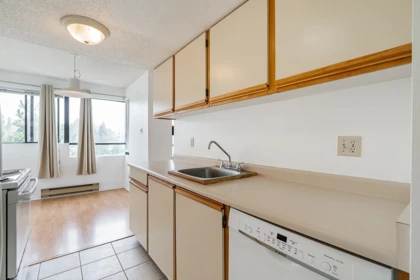 Kitchen Island Photo of 906 1026 Queens Avenue, New Westminster, BC