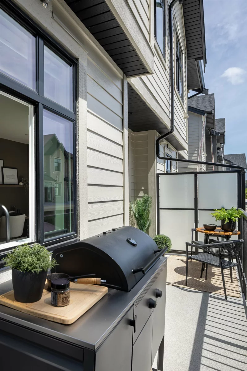 Dining Area Photo of 3 2150 Rindall Avenue, Port Coquitlam, BC