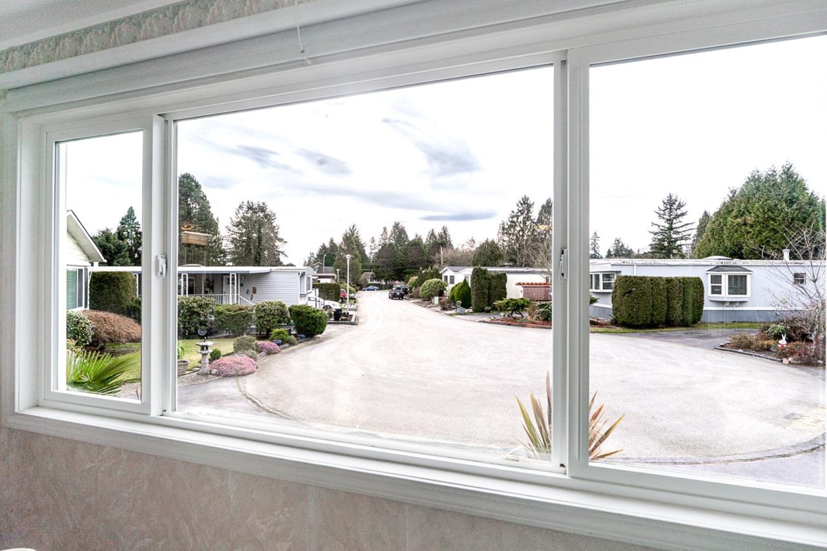 Kitchen Island Photo of 100 15875 20th Avenue, Surrey, BC