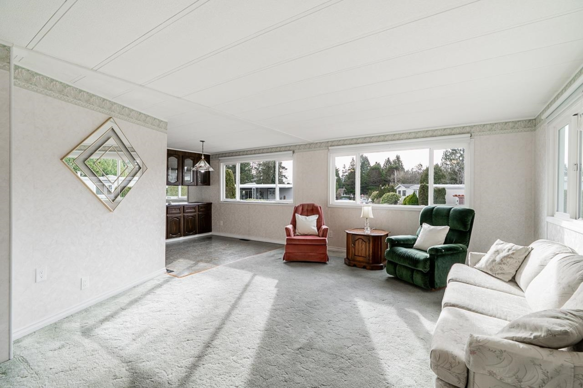 Kitchen Photo of 100 15875 20th Avenue, Surrey, BC