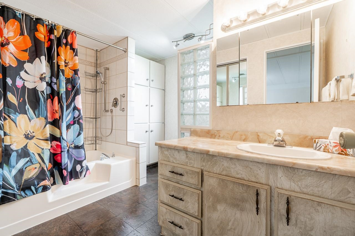 Laundry Room Photo of 100 15875 20th Avenue, Surrey, BC