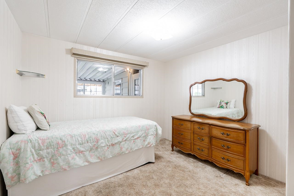Mudroom Photo of 100 15875 20th Avenue, Surrey, BC