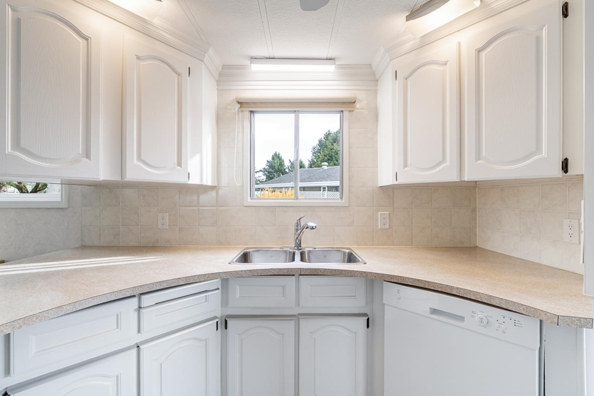 Walk-In Closet Photo of 100 15875 20th Avenue, Surrey, BC