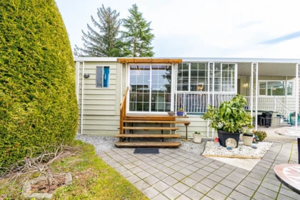 Front Yard Photo of 100 15875 20th Avenue, Surrey, BC