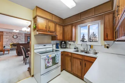 Guest Bathroom Photo of 935 London Place, New Westminster, BC