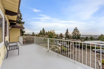 Laundry Room Photo of 935 London Place, New Westminster, BC