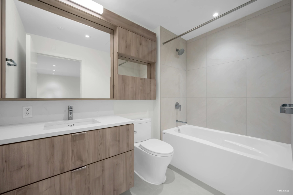 Kitchen Photo of 320 755 Harbourside Drive, North Vancouver, BC