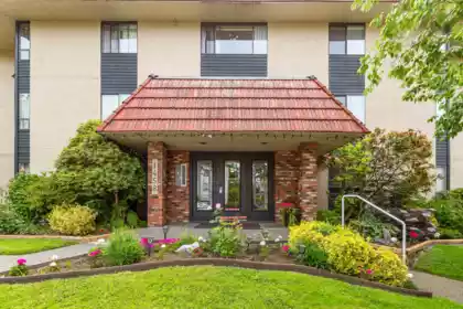 204 1458 Blackwood Street, White Rock, BC, White Rock — 2 bed apartment/condo for sale