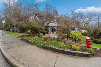 202 14950 Thrift Avenue, White Rock, BC