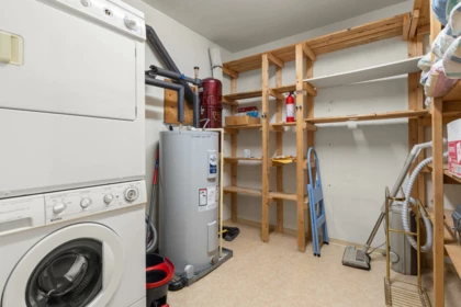 Hallway Photo of 202 14950 Thrift Avenue, White Rock, BC