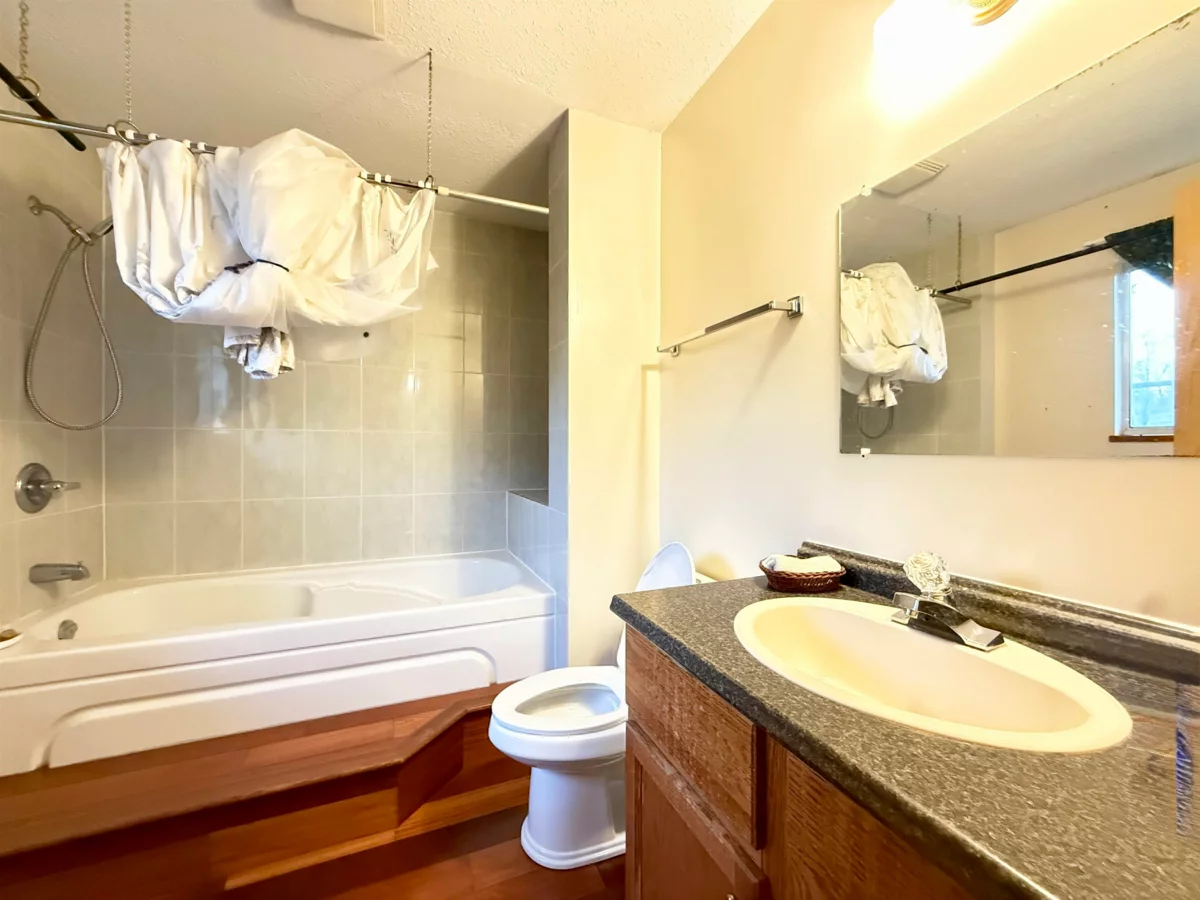 Guest Bathroom Photo of 18572 76 Avenue, Surrey, BC