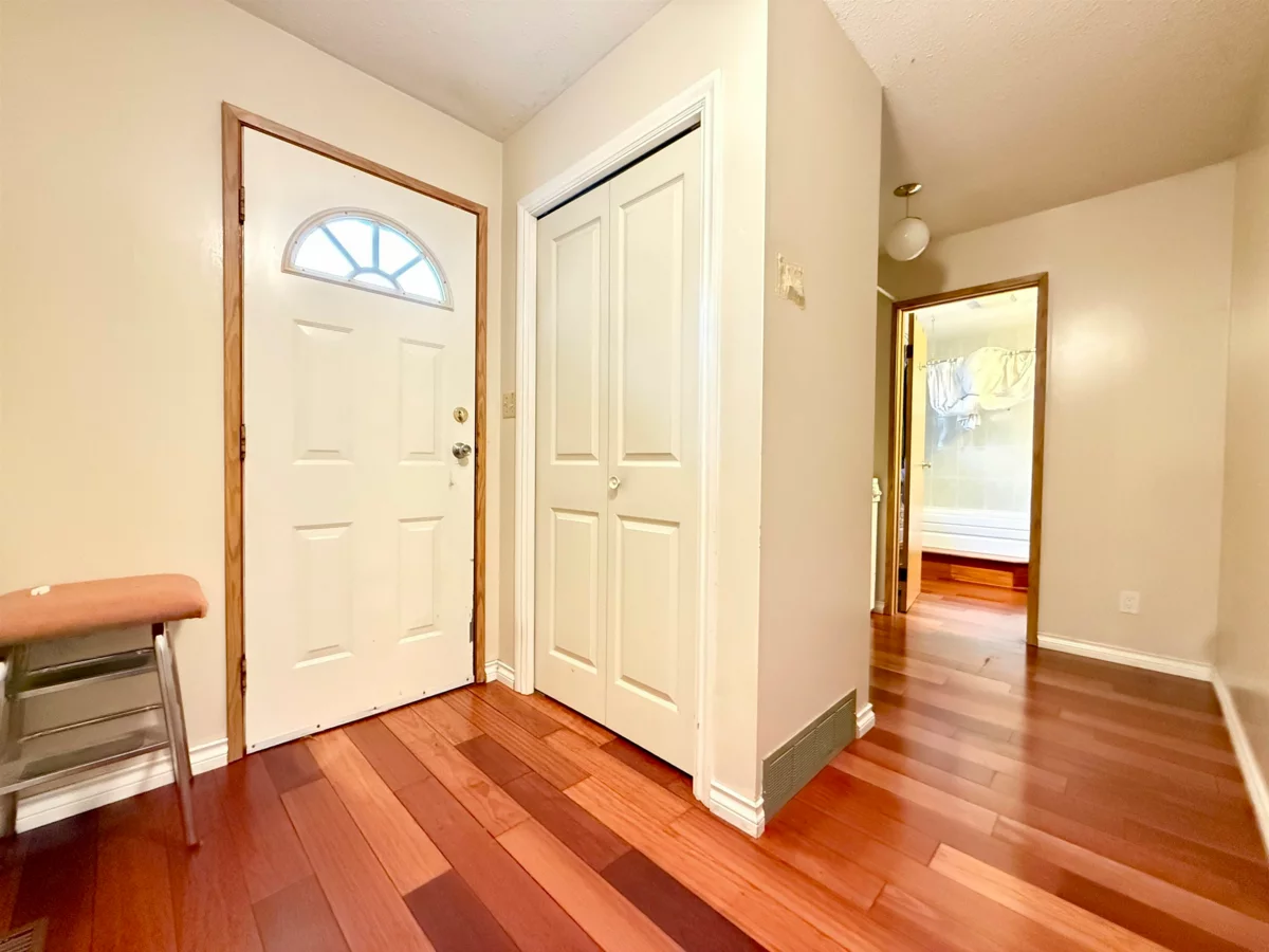 Primary Bathroom Photo of 18572 76 Avenue, Surrey, BC