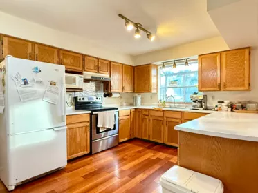 Kitchen Island Photo of 18572 76 Avenue, Surrey, BC