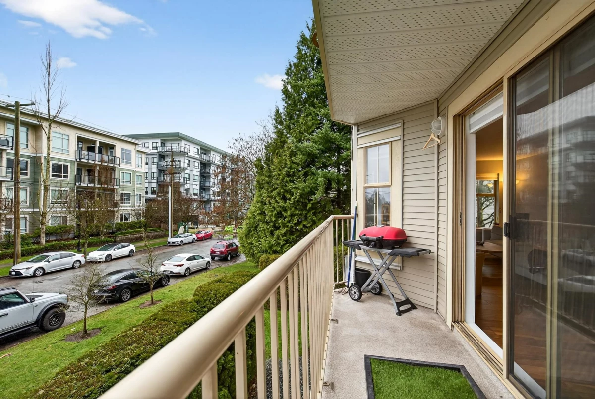 Front Yard Photo of 201 10720 138 Street, Surrey, BC