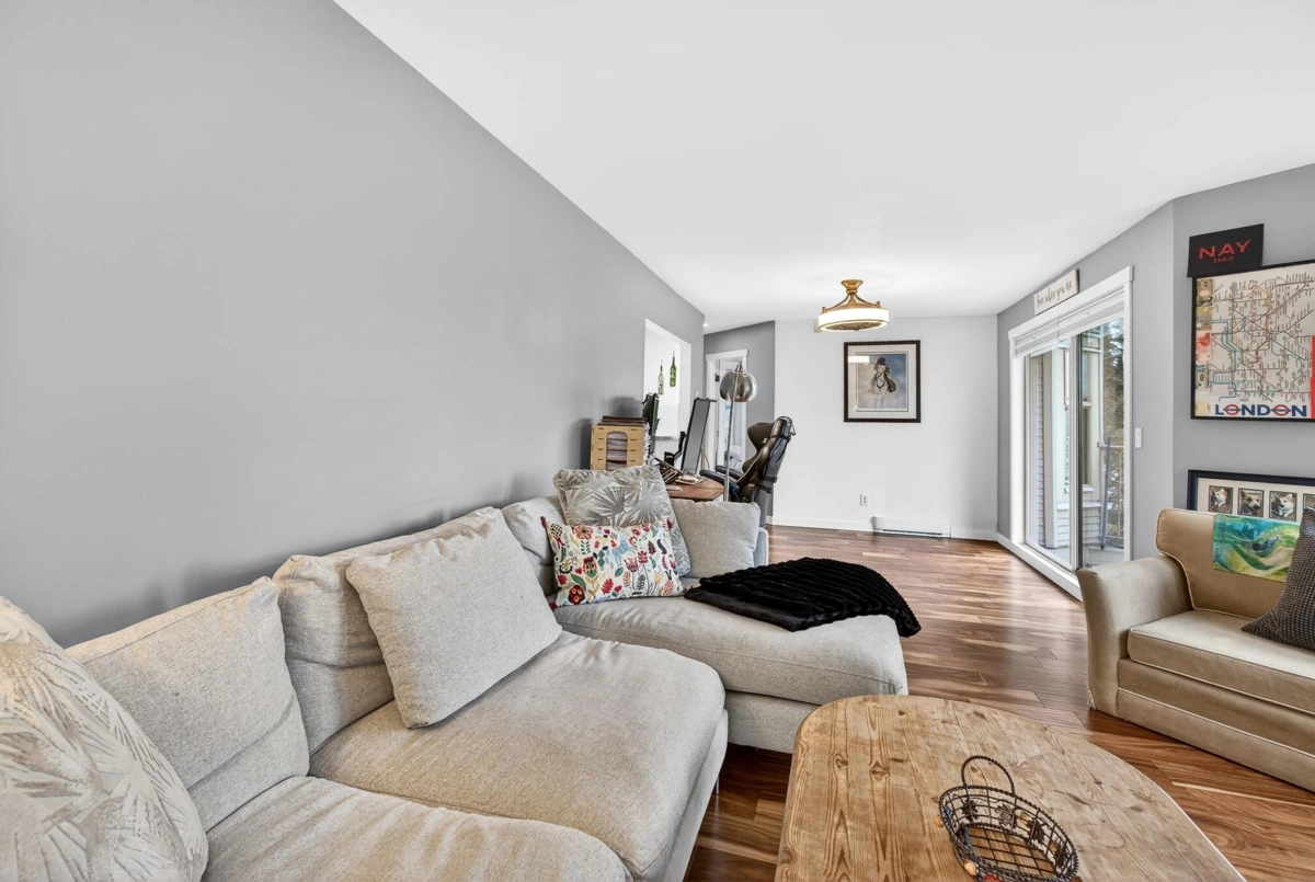 Kitchen Photo of 201 10720 138 Street, Surrey, BC