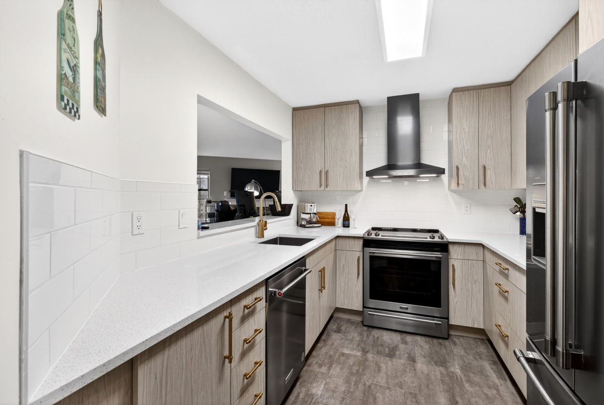 Primary Bathroom Photo of 201 10720 138 Street, Surrey, BC