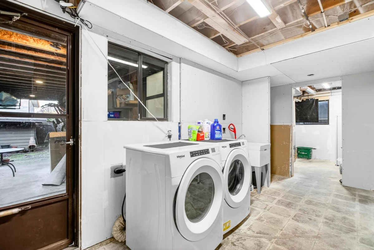 Hallway Photo of 3237 Mayne Crescent, Coquitlam, BC