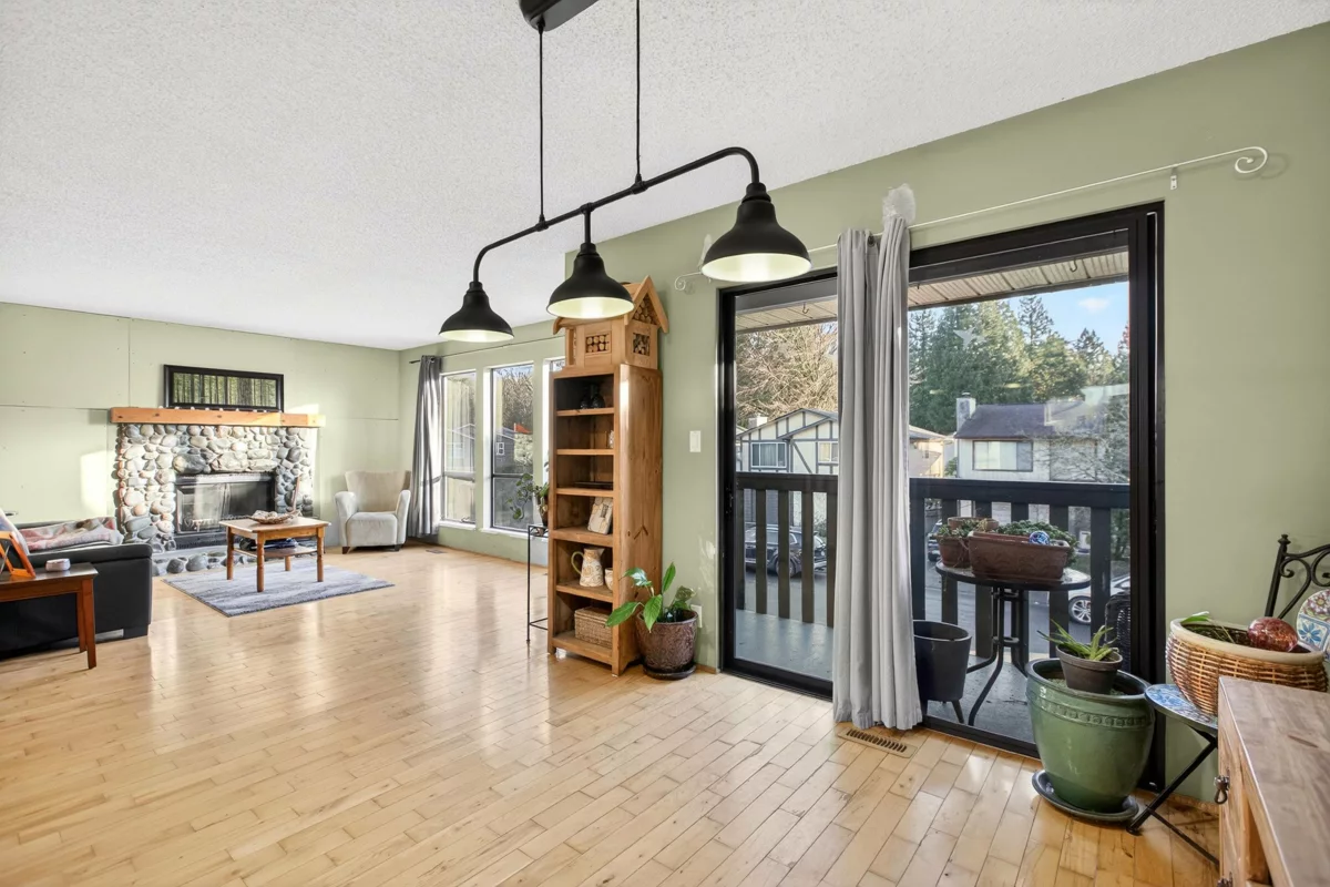 Kitchen Island Photo of 3237 Mayne Crescent, Coquitlam, BC