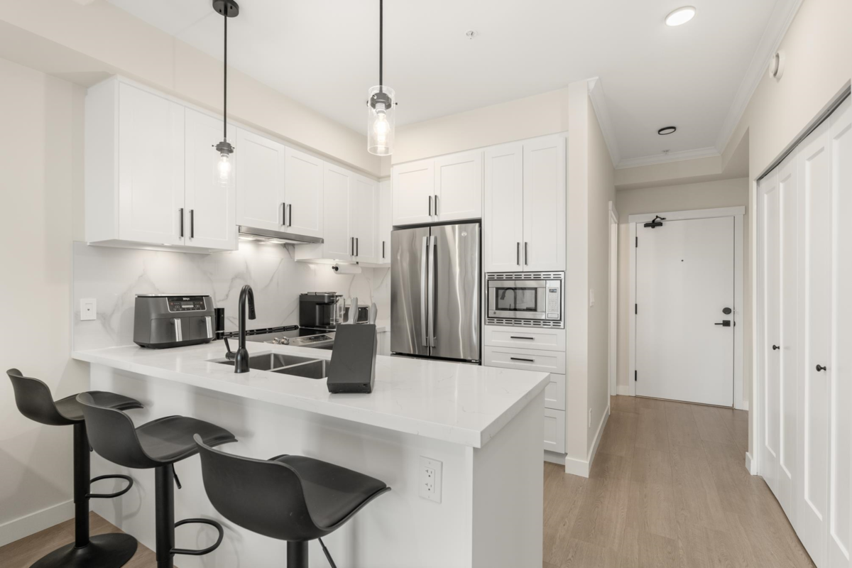 Living Room Photo of 402 12109 223 Street, Maple Ridge, BC