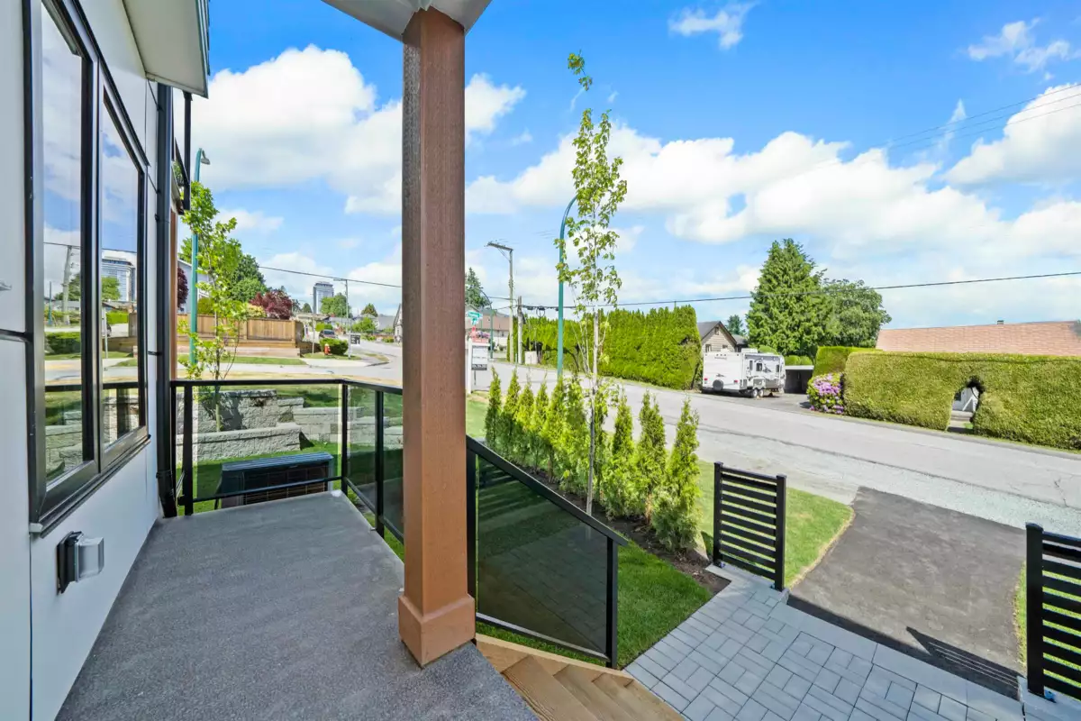 Front Yard Photo of 1 314 Nelson Street, Coquitlam, BC