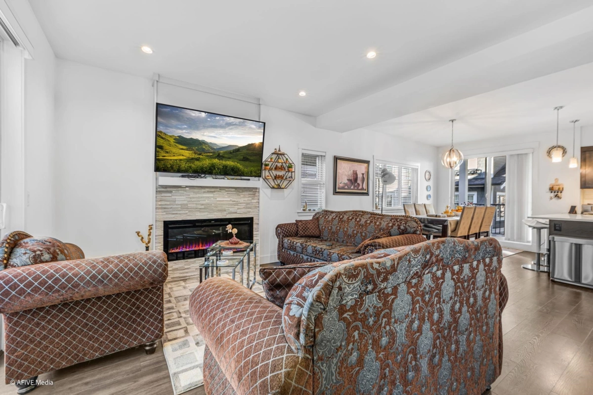 Breakfast Nook Photo of 11 6188 141 Street, Surrey, BC