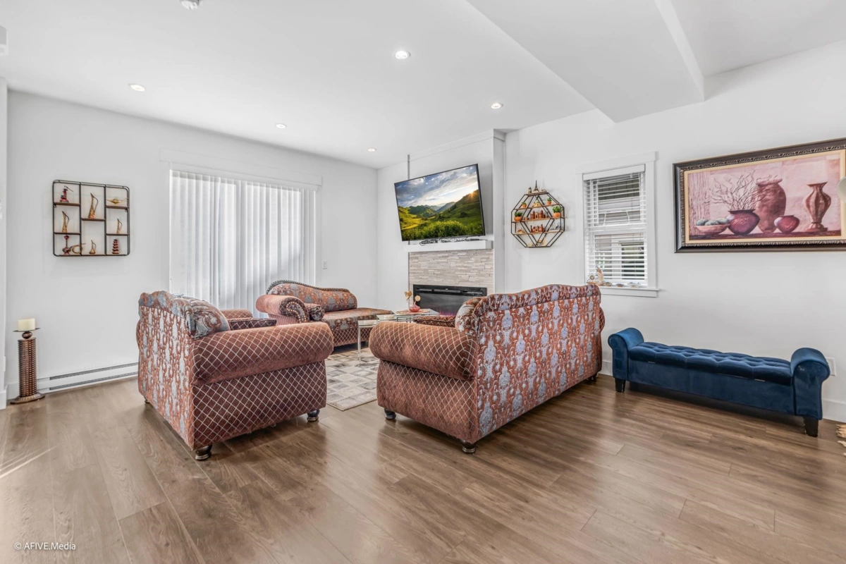 Kitchen Photo of 11 6188 141 Street, Surrey, BC