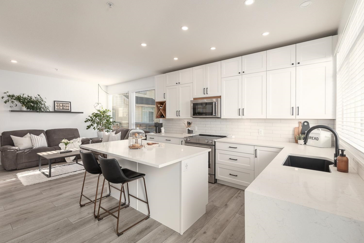 Walk-In Closet Photo of 19850 Butternut Lane, Pitt Meadows, BC