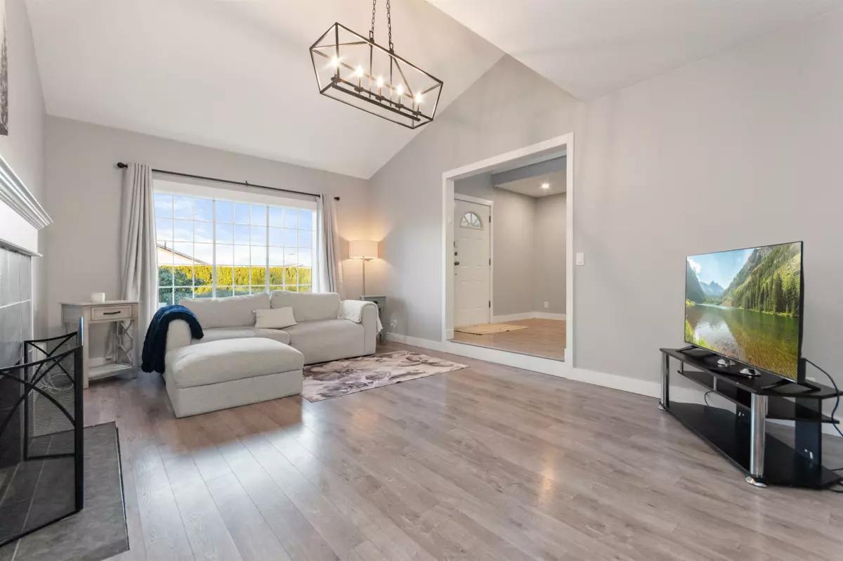 Family Room Photo of 46246 Christina Drive, Chilliwack, BC