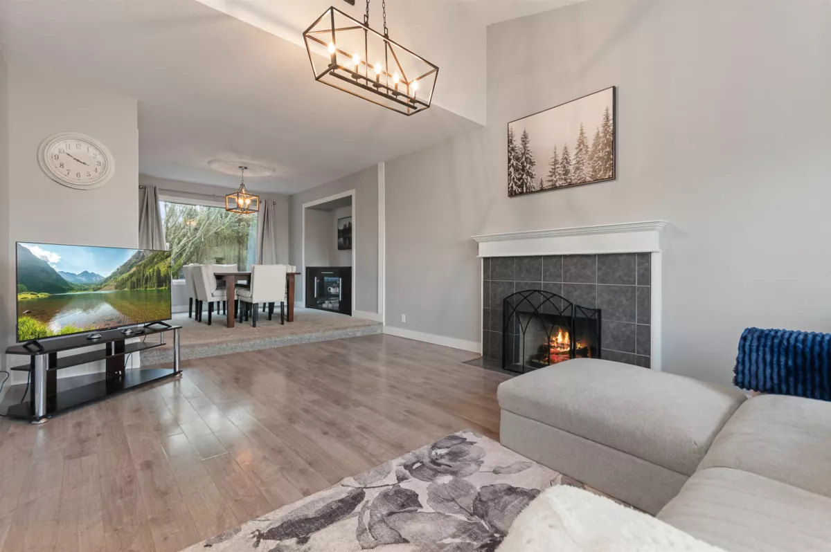 Kitchen Island Photo of 46246 Christina Drive, Chilliwack, BC
