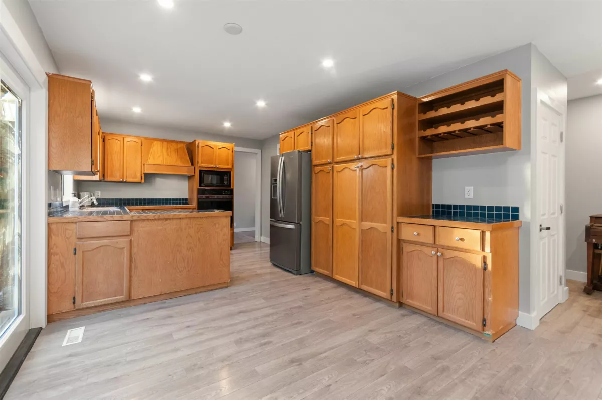 Walk-In Closet Photo of 46246 Christina Drive, Chilliwack, BC